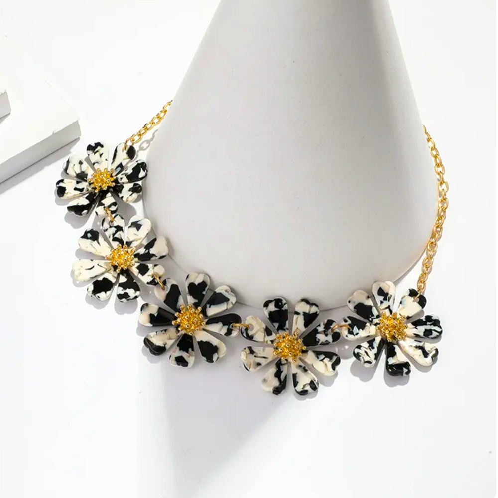 Floral necklace